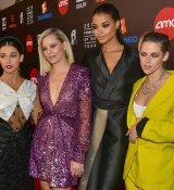 Pioneer_of_the_Year_Dinner_Honoring_Elizabeth_Banks_284329.jpg