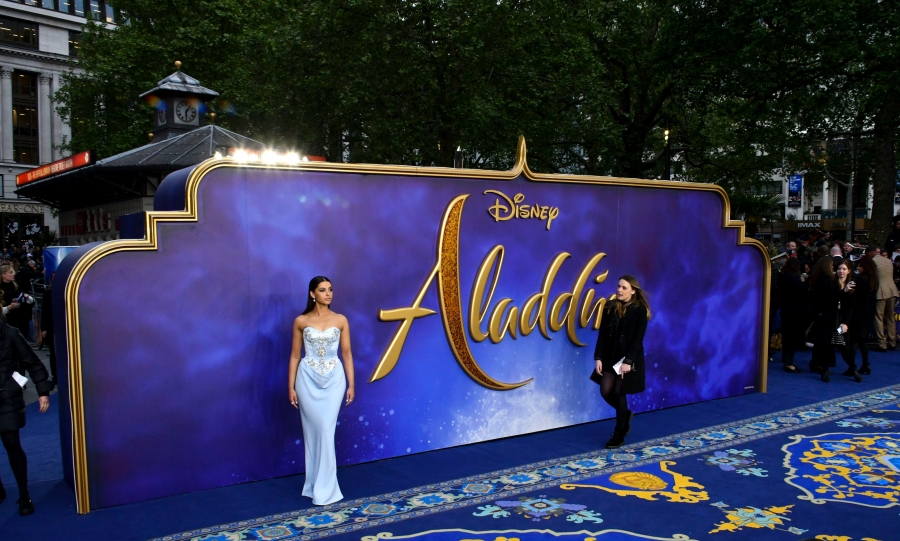 Click to view full size image
==============
AladdinGala_282629.jpg AladdinGala_282629.jpg