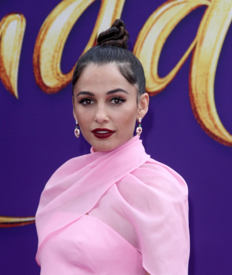 Click to view full size image
==============
_Aladdin_in_Hollywood_281829.jpg _Aladdin_in_Hollywood_281829.jpg