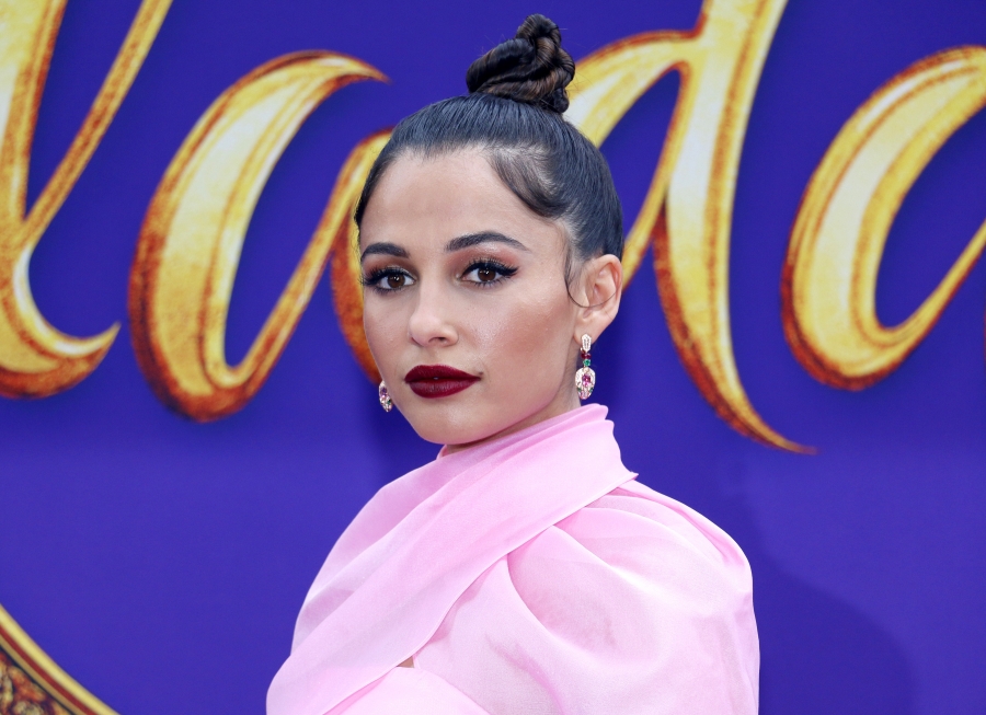 Click to view full size image
==============
_Aladdin_in_Hollywood_2835829.jpg _Aladdin_in_Hollywood_2835829.jpg