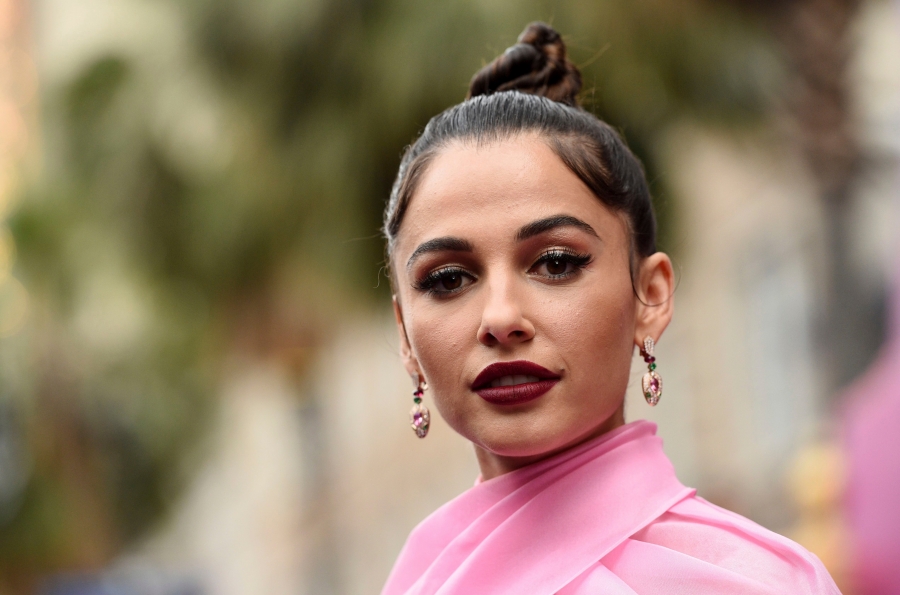 Click to view full size image
==============
_Aladdin_in_Hollywood_2836029.jpg _Aladdin_in_Hollywood_2836029.jpg