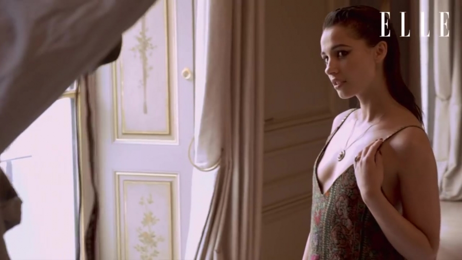 Behind_the_scenes_of_our_June_cover_shoot_with_Naomi_Scott_030.jpg