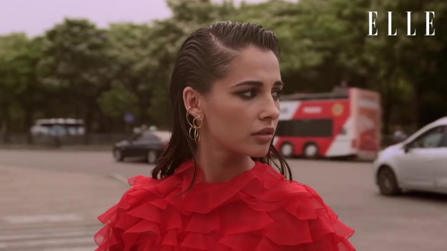 Click to view full size image
==============
Behind_the_scenes_of_our_June_cover_shoot_with_Naomi_Scott_131.jpg Behind_the_scenes_of_our_June_cover_shoot_with_Naomi_Scott_131.jpg