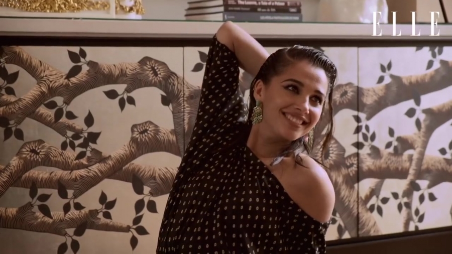 Behind_the_scenes_of_our_June_cover_shoot_with_Naomi_Scott_180.jpg
