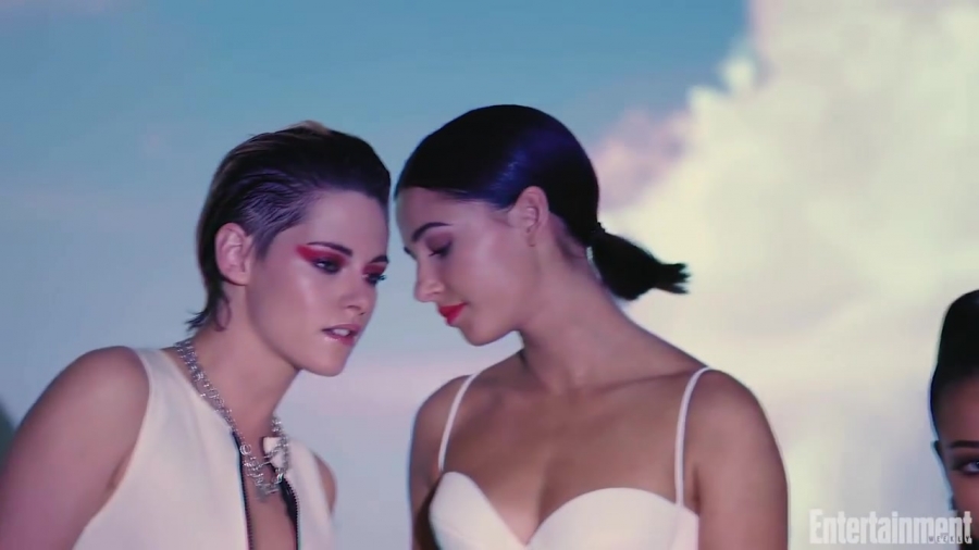 Click to view full size image
==============
_Charlie_s_Angels__Cover_Shoot_Tour_With_Elizabeth_Banks2C_Naomi_Scott__150.jpg _Charlie_s_Angels__Cover_Shoot_Tour_With_Elizabeth_Banks2C_Naomi_Scott__150.jpg