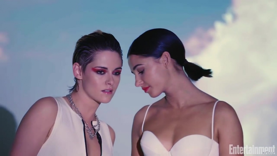 Click to view full size image
==============
_Charlie_s_Angels__Cover_Shoot_Tour_With_Elizabeth_Banks2C_Naomi_Scott__151.jpg _Charlie_s_Angels__Cover_Shoot_Tour_With_Elizabeth_Banks2C_Naomi_Scott__151.jpg